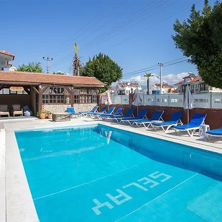 Anna フェティエ