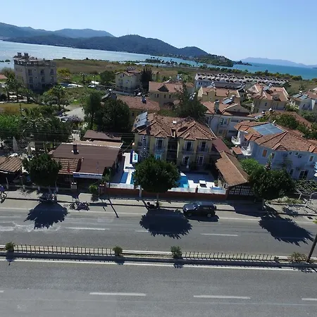 Anna アパートホテル 3*