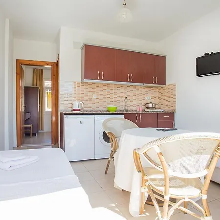 Anna Aparthotel 3*